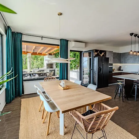 Hill Βίλα Ζαντάρ